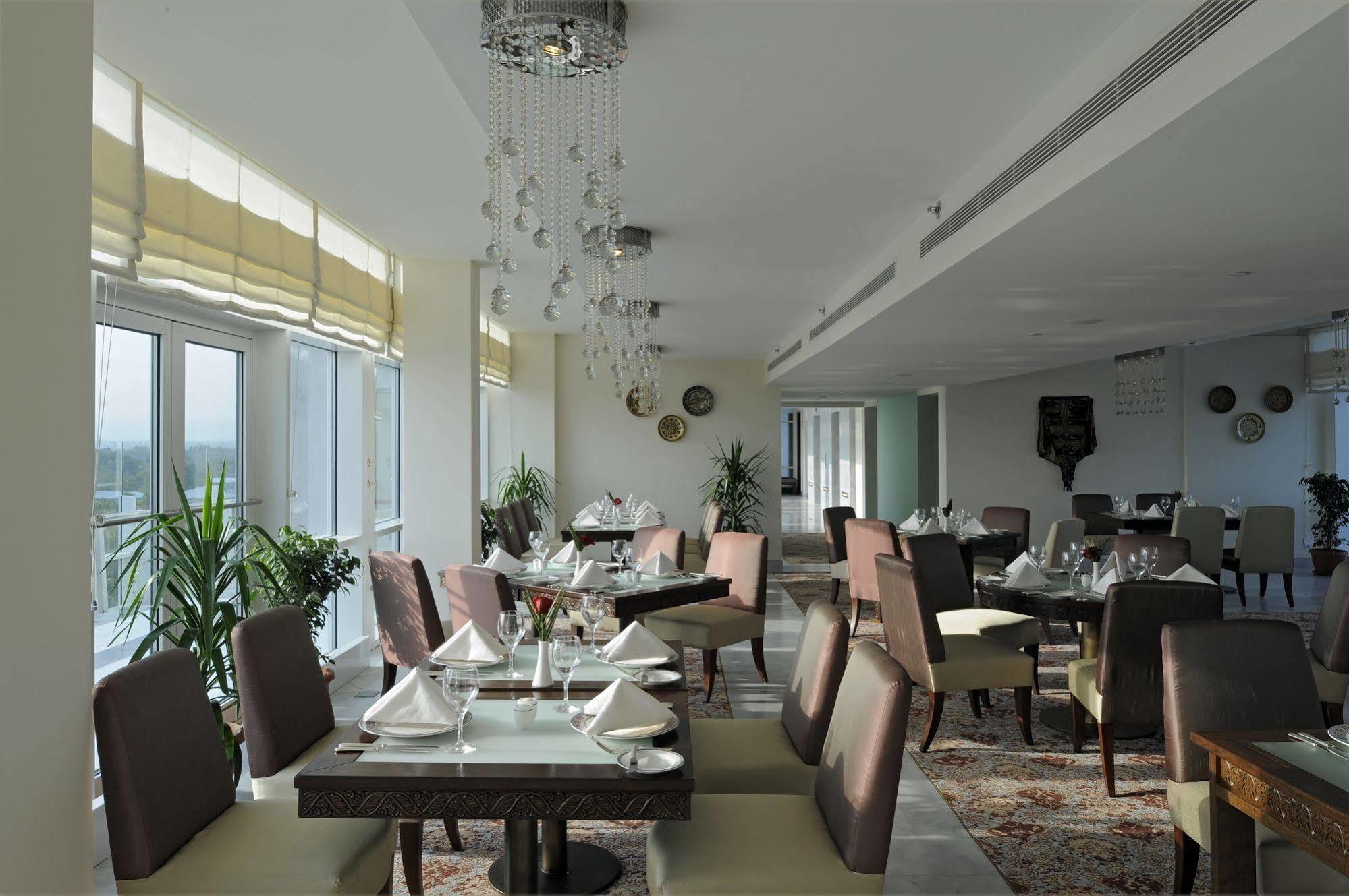 Dushanbe Serena Hotel Restaurant photo